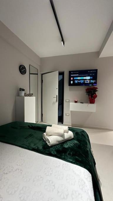 Host Apartament Elio Tirana Exterior foto