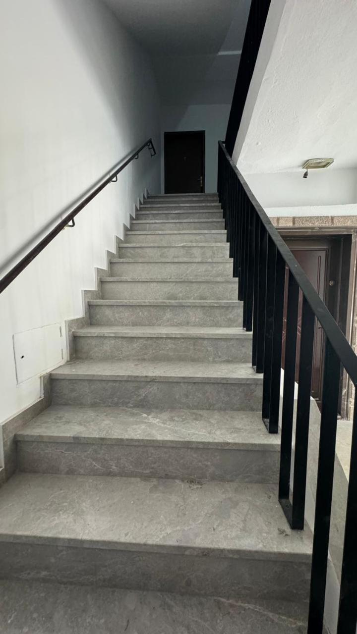 Host Apartament Elio Tirana Exterior foto