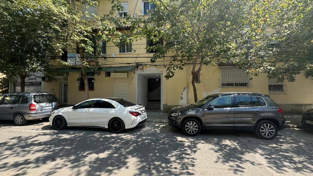 Host Apartament Elio Tirana Exterior foto